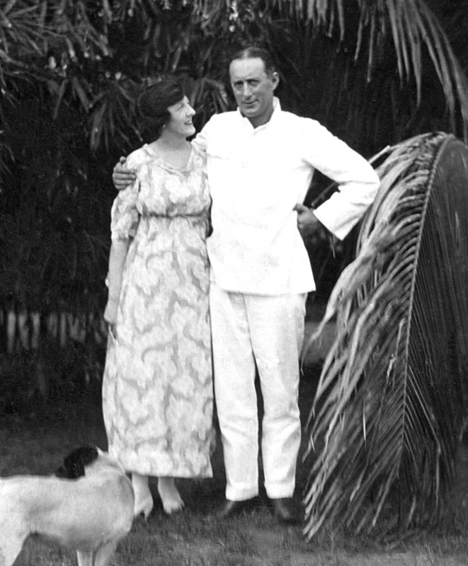 Kate and Ancell Gregory in the garden, 1921